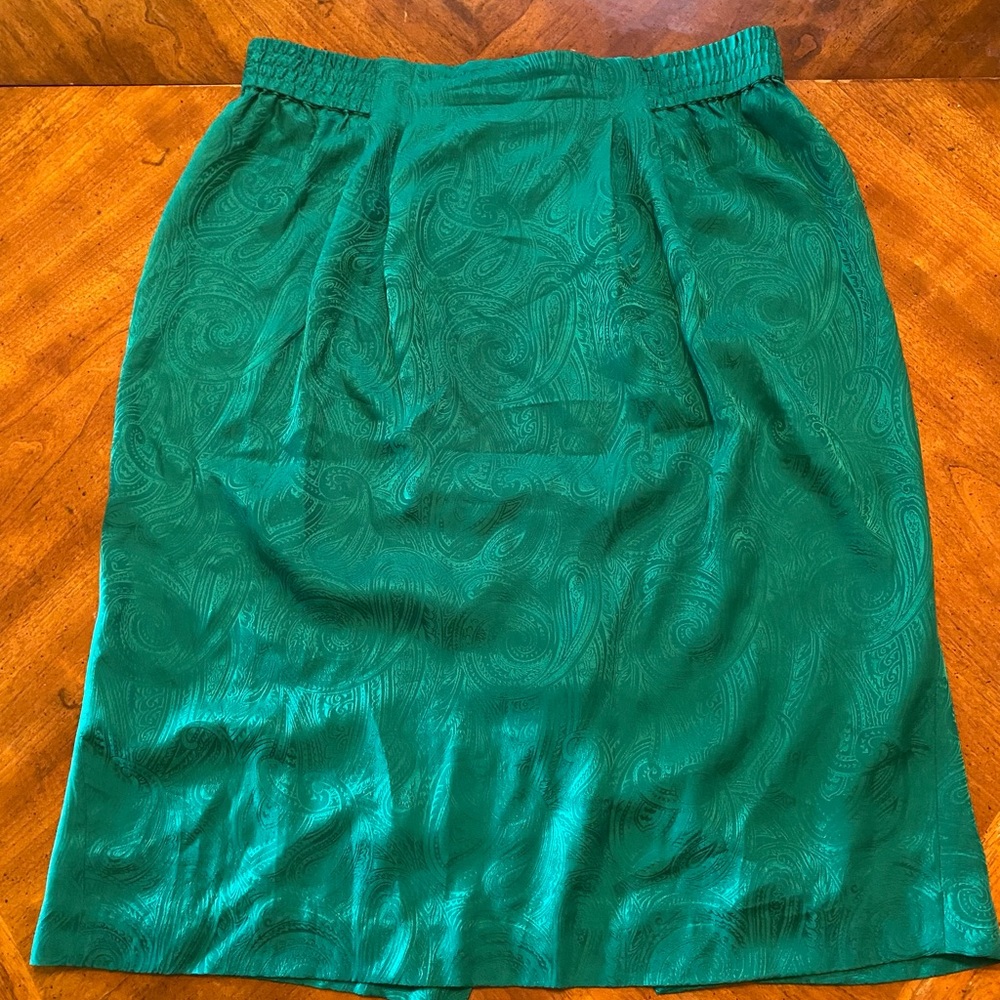 Elegant Green Paisley Skirt 100% silk size 14 stretchy